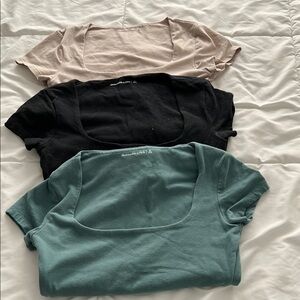 Abercrombie & Fitch Cream and Black Fitted Crew Neck T-Shirts